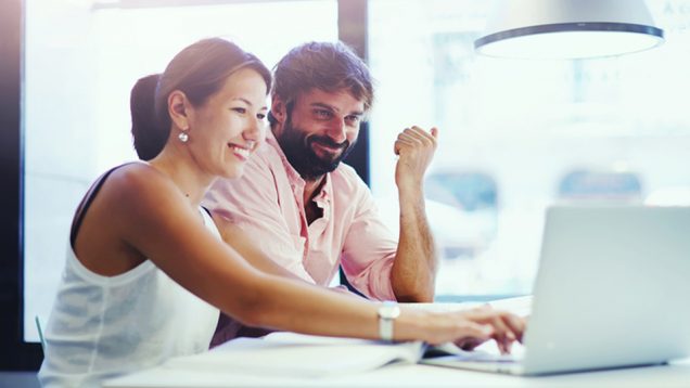 learn-share_working-at-laptop